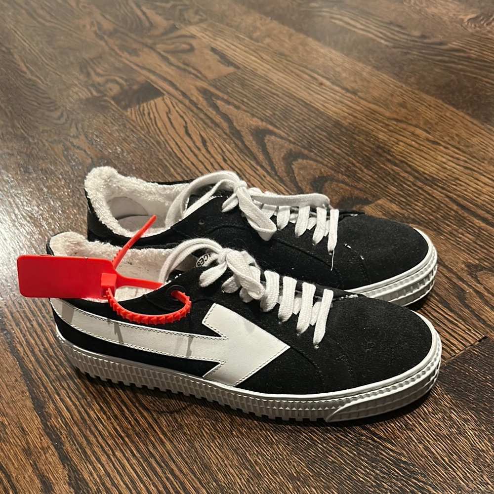 Off-White Black and White Sneakers with Reinforced Toe Box